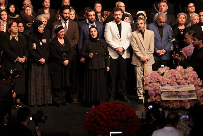Arzu Əliyeva və Alyona Əliyeva "44" bədii filminin premyerasında iştirak ediblər
