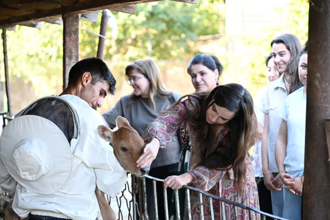 Leyla Əliyeva Yevlaxda Cümə məscidində oldu, məktəb açılışında iştirak etdi (FOTO)