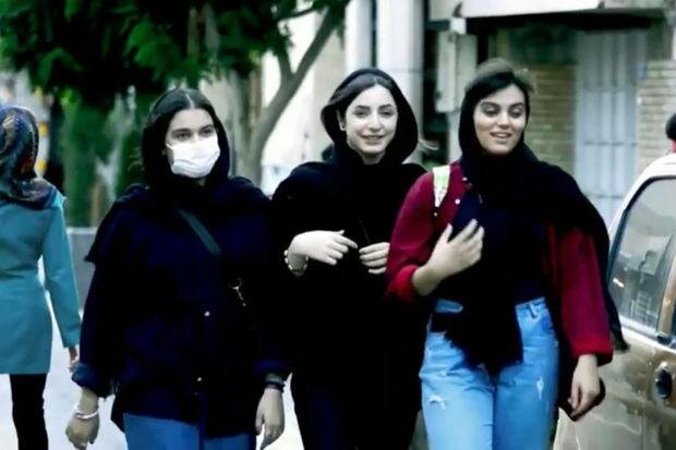 İranda hicab məmurları gənc qızları döyüblər