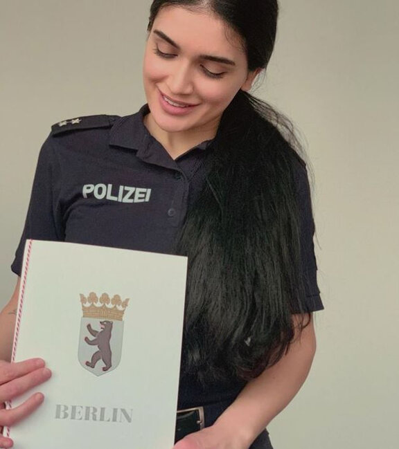 Almaniyada polis komissarı olan azərbaycanlı gözəl - FOTOLAR