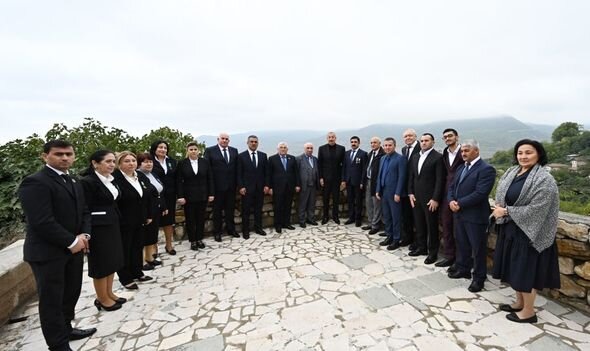 İlham Əliyev Xocavənd rayon ictimaiyyətinin nümayəndələri ilə birlikdə Tuğ kəndində olub - FOTO