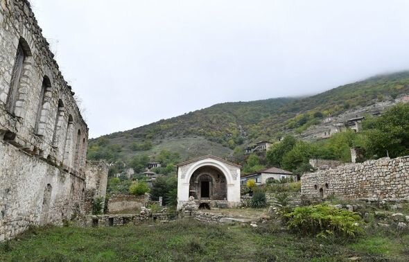 İlham Əliyev Xocavənd rayon ictimaiyyətinin nümayəndələri ilə birlikdə Tuğ kəndində olub - FOTO