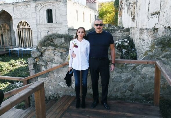 Prezident Şuşa məscidlərindəki bərpa işləri ilə tanış olub - YENİLƏNİB+FOTO