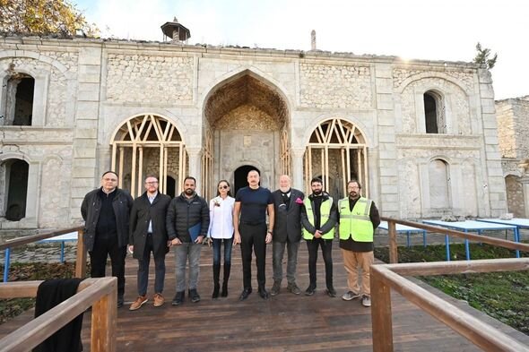 Prezident Şuşa məscidlərindəki bərpa işləri ilə tanış olub - YENİLƏNİB+FOTO