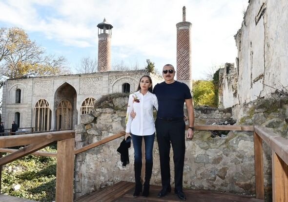 Prezident Şuşa məscidlərindəki bərpa işləri ilə tanış olub - YENİLƏNİB+FOTO