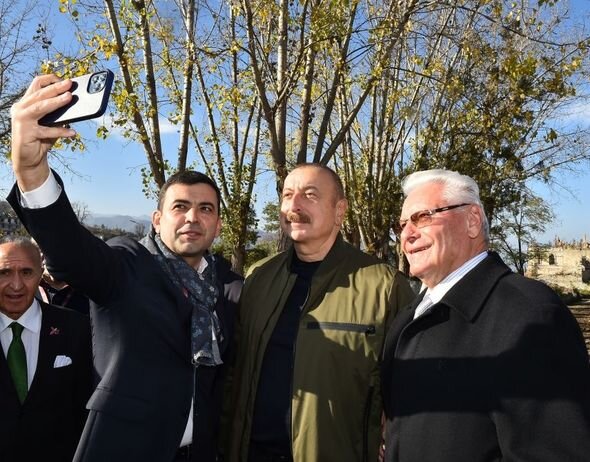 Prezident və Birinci vitse-prezident Şuşada VIII Qlobal Bakı Forumunun iştirakçıları ilə söhbət ediblər - FOTO