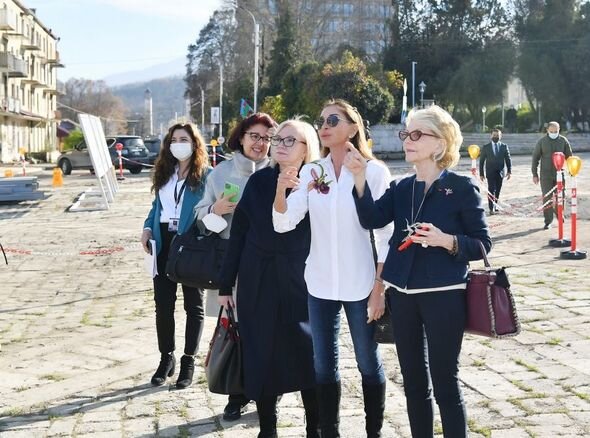 Prezident və Birinci vitse-prezident Şuşada VIII Qlobal Bakı Forumunun iştirakçıları ilə söhbət ediblər - FOTO