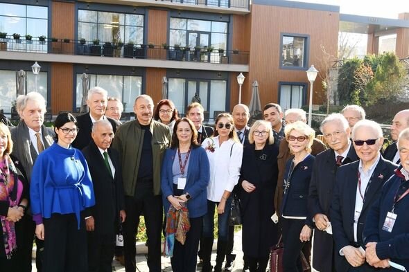 Prezident və Birinci vitse-prezident Şuşada VIII Qlobal Bakı Forumunun iştirakçıları ilə söhbət ediblər - FOTO