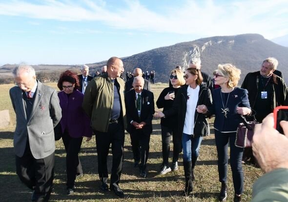 Prezident və Birinci vitse-prezident Şuşada VIII Qlobal Bakı Forumunun iştirakçıları ilə söhbət ediblər - FOTO