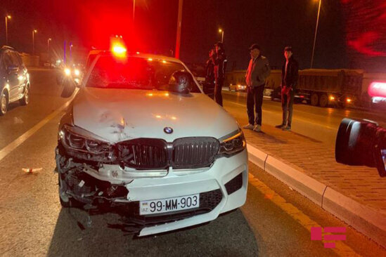 Bakıda "BMW"nin vurduğu moped yandı, sürücü komaya düşdü - FOTO/VİDEO