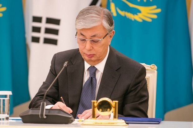 Tokayev Qazaxıstan prezidentinin səlahiyyətlərinin azaldılması haqqında qanunu imzalayıb