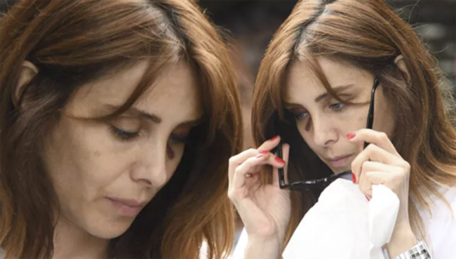 Gözündəki yaranı gizlətməyə çalışdı - FOTO