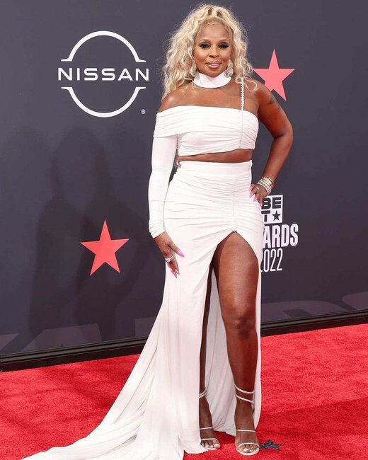 Qırmızı xalının bir-birindən "BETər" libasları - FOTO