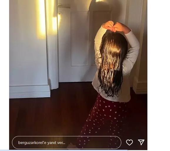 Bergüzar Korel üç yaşlı qızı Leylanın fotosunu paylaşdı