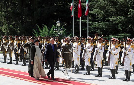 Rəisi Ərdoğanı rəsmi qarşıladı - Video