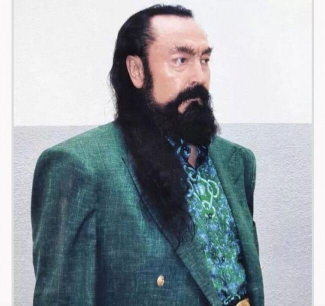 Adnan Oktarın son halı hamını ŞOKA SALDI - FOTO