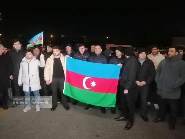 Türkiyədə zəlzələdə həlak olan azərbaycanlı tələbələrin cənazələri Bakıya gətirilib - FOTO/VİDEO