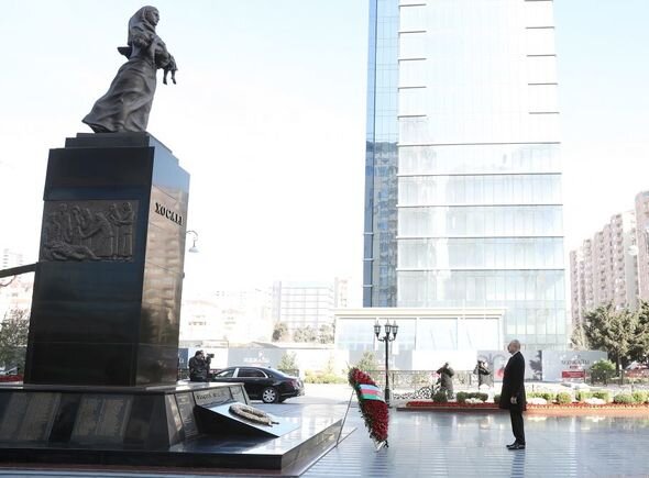 Prezident İlham Əliyev Xocalı soyqırımı abidəsini ziyarət edib - FOTO