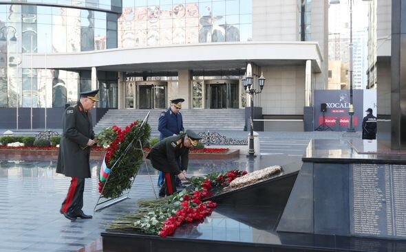 Dövlət və hökumət rəsmiləri Xocalı soyqırımı abidəsini ziyarət ediblər - FOTO