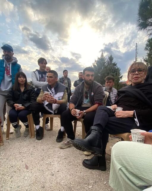 Sezen Aksu zəlzələ bölgəsinə gedib belə dəstək oldu - FOTO