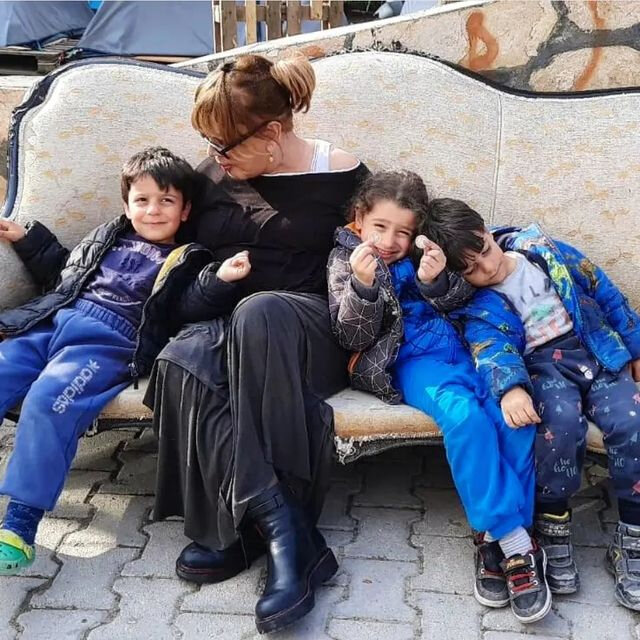 Sezen Aksu zəlzələ bölgəsinə gedib belə dəstək oldu - FOTO