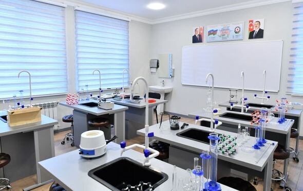 İlham Əliyev Suqovuşanda orta məktəbdə yaradılan şəraitlə tanış olub - FOTO