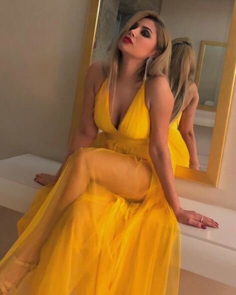 Açıq-saçıq geyimləri ilə 2019-cu ilə "damğa vuran" şou əhli - FOTO