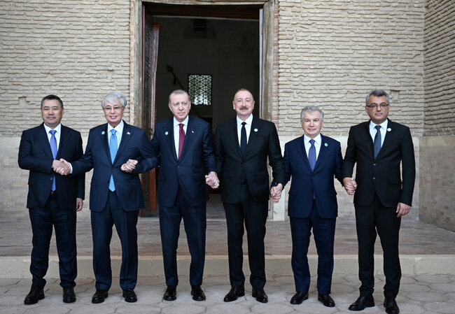 Prezident həmkarları ilə Türküstanı gəzdi - Fotolar