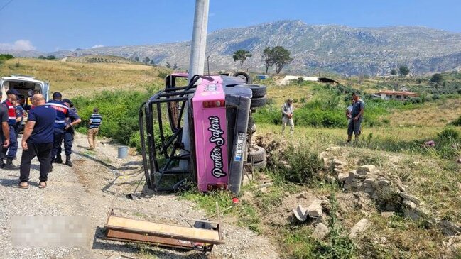Antalyada avtomobillərin toqquşması nəticəsində 16 nəfər yaralanıb