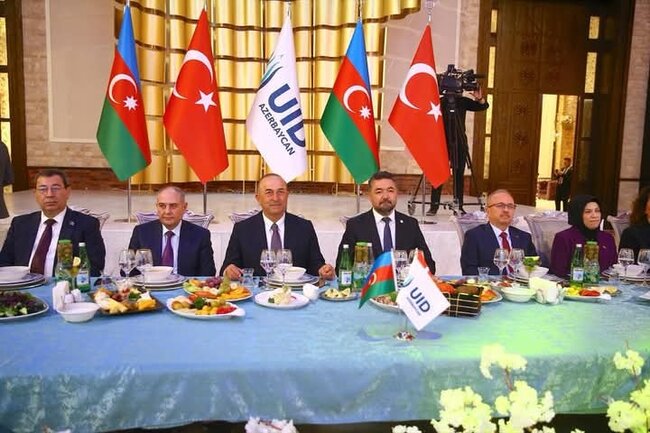 Bakıda Beynəlxalq Demokratlar Birliyinin (UID) Azərbaycan nümayəndəliyinin təşkilatçılığı ilə iftar süfrəsi açılıb - FOTOLAR