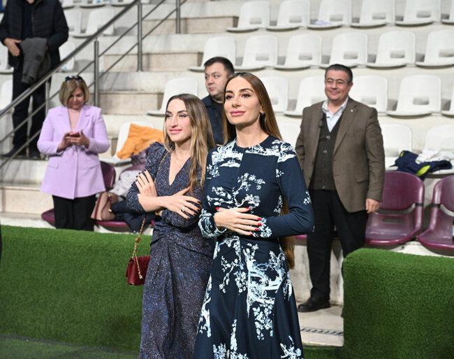 Prezidentin qızları və gəlini minifutbol turnirini izlədi - Fotolar