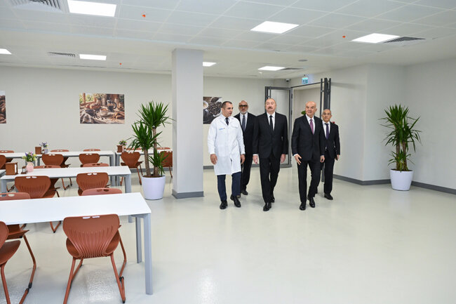Prezident dərman istehsalı müəssisəsinin açılışında - Fotolar