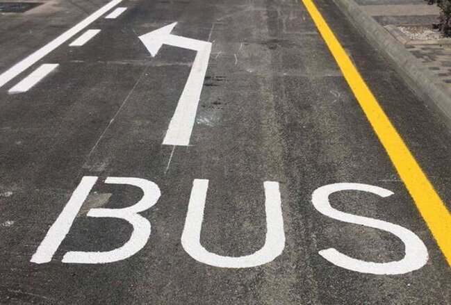 Avtobusların postlarda gözləməsi xüsusi zolaqların yaradılmasını yenidən aktual edir - RƏY