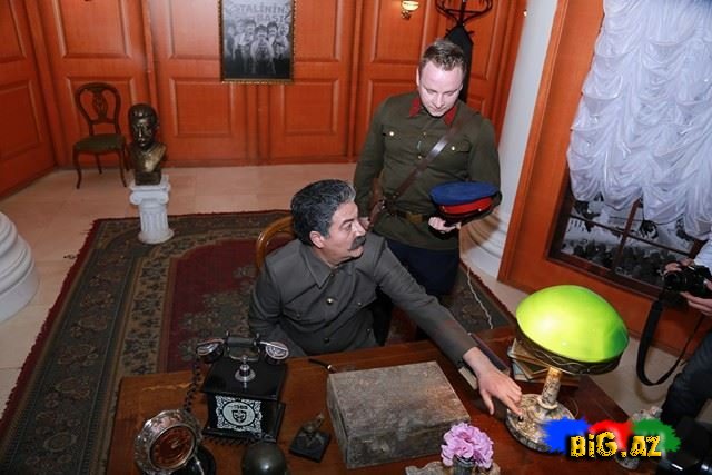 "Stalinin başı" filminin qalasına məşhurlar axışdı - FOTOLAR