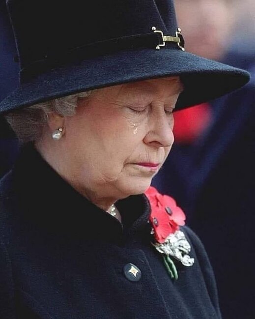 Əri ölən Kraliçanın bu VİDEOsu izləmə REKORDU QIRDI