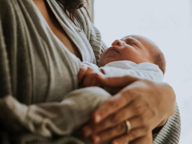 300 min rubla körpə alan qadın həbs edilib