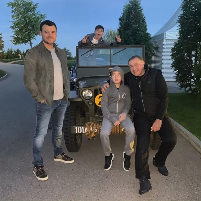 Emin atası və oğulları ilə - FOTO