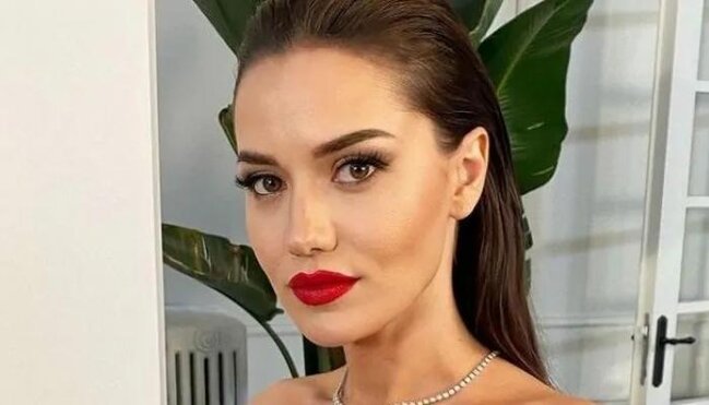 Fahriye Evcen oğlu Keremin üzünü ilk dəfə göstərdi- FOTO