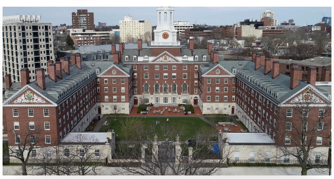 Harvard Universiteti Ağ Evlə problemi həll etmək üçün 500 milyon dollar ödəməyə hazırdır