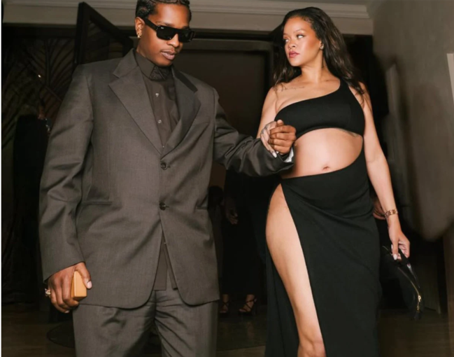 Rihannanın cəsarətli geyimi diqqət çəkdi