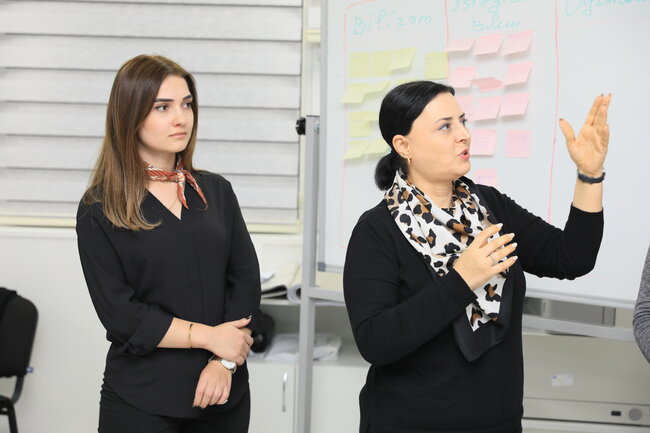 "Genderyönümlü pedaqogika" üzrə təlimləndirilən 400-ə yaxın müəllim təhsil sistemində gender bərabərliyini təşviq edəcək