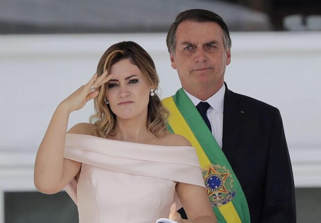 Braziliyanın birinci xanımı koronavirusa yoluxub