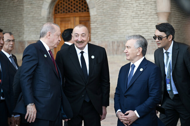 Prezident həmkarları ilə Türküstanı gəzdi - Fotolar