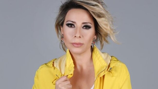 Məşhur müğənni anasını itirdi - FOTO