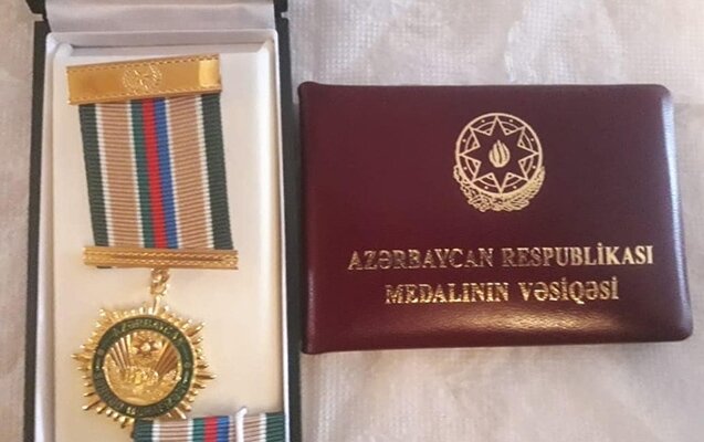 Aytəkin Alxaslı "100 illik" medalı aldı