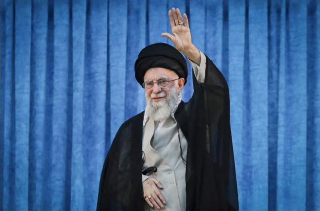 İsrailin hücumlarından sonra Əli Xamneyi səlahiyyətlərini təhvil verdi