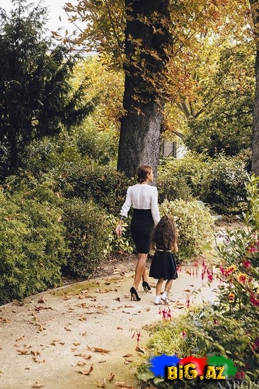 Aida Mahmudova və qızı Parisdən - FOTO