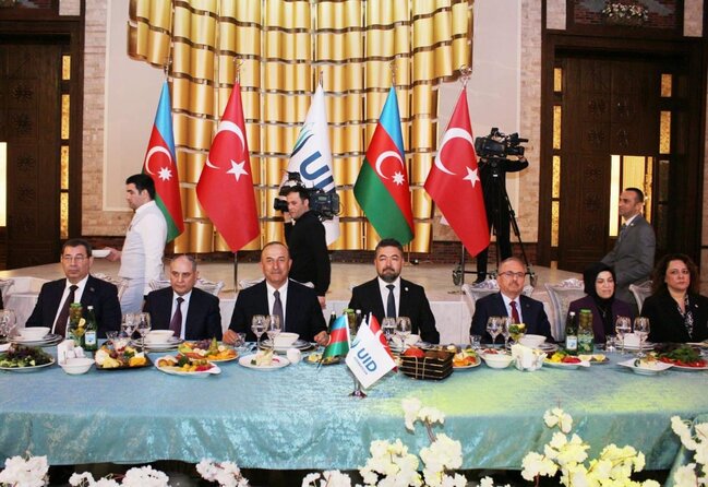 Bakıda Beynəlxalq Demokratlar Birliyinin (UID) Azərbaycan nümayəndəliyinin təşkilatçılığı ilə iftar süfrəsi açılıb - FOTOLAR