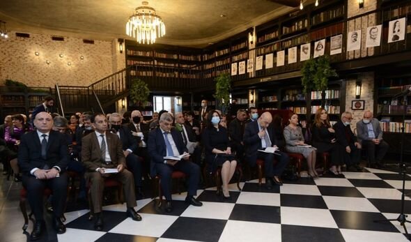 "Məhşər divanı: Yalanın 17 anı": Fəlsəfə doktoru sənədli romanının təqdimatını keçirdi - FOTO