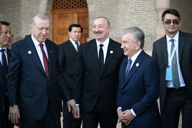 Prezident həmkarları ilə Türküstanı gəzdi - Fotolar